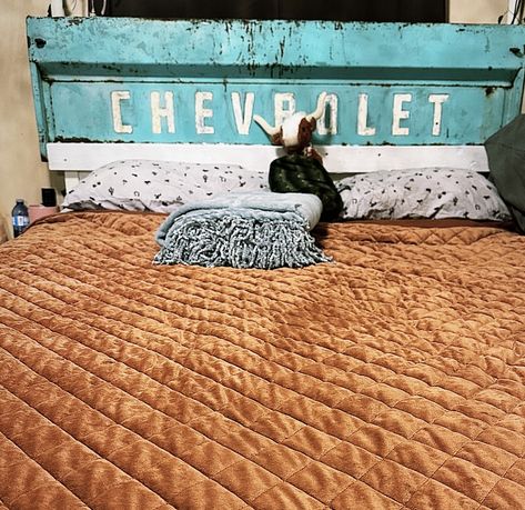 #chevrolet #trucks #tailgate #headboard #chevytrucks #bedroom #bed #country Chevy Bedroom, Tailgate Headboard, Western Headboard, Travel Bedroom, Western Bedroom Decor, Western Rooms, Western Bedroom, Country Stuff, Chevrolet Trucks