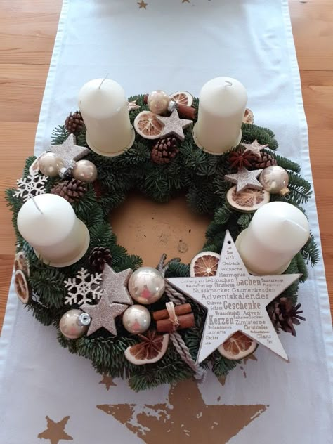 Advent Wearth Ideas, Advent Wreath Candles Diy, Advent Whreat, Easy Advent Wreath, Advent Wreath Diy, Advent Wreath Candles, Christmas Advent Wreath, Holiday Wreaths Christmas, Diy Christmas Ornaments Easy