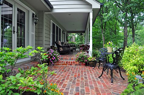 Landscaping 101: Brick Patios Red Brick Pavers, Chicago Landscape, Brick Paver Patio, Patio Installation, Patio Design Ideas, How To Install Pavers, Brick Patio, Brick Paving, Landscape Construction