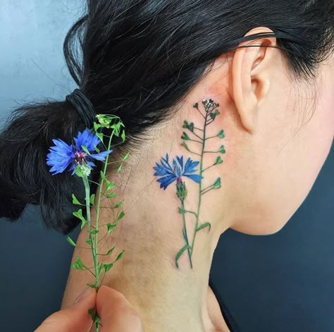 Cornflower Tattoo, Botanisches Tattoo, Ukrainian Tattoo, Floral Tattoos, Tattoos Geometric, Botanical Tattoo, Elegant Tattoos, Tattoo Inspo, Pretty Tattoos