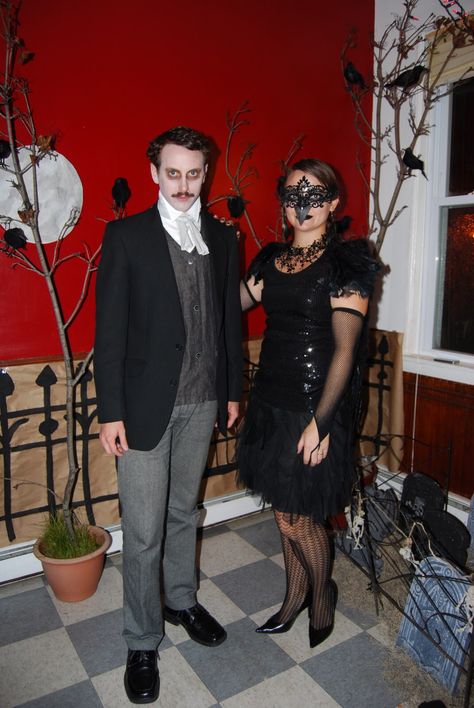 Edgar Allan Poe & The Raven couple costume Halloweentown Costume, Raven Halloween Costume, Edgar Allan Poe The Raven, Poe The Raven, Raven Costume, Crow Costume, Gothic Literature, Costume Inspirations, Book Character Costumes