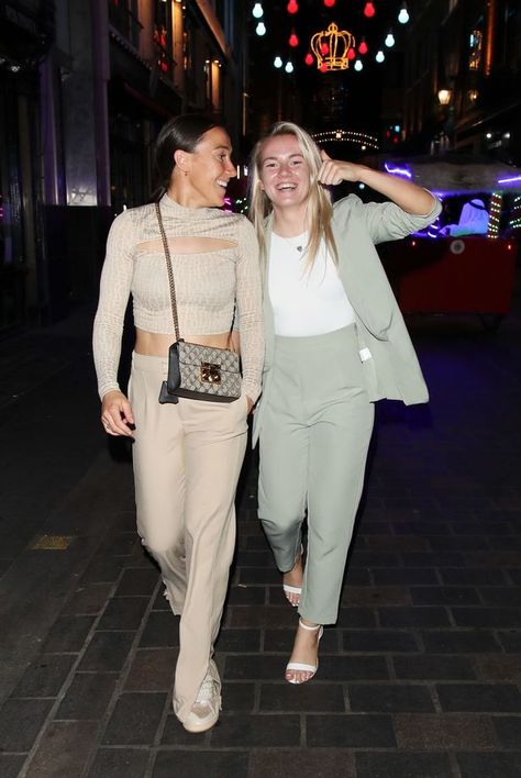 Lucy Bronze Hair Down, Lauren Hemp England, Lucy Bronze England, Lucy Bronze Style, Lucy Bronze And Keira, Lauren Hemp, England Lionesses, Lucy Bronze, Black Bandeau Top