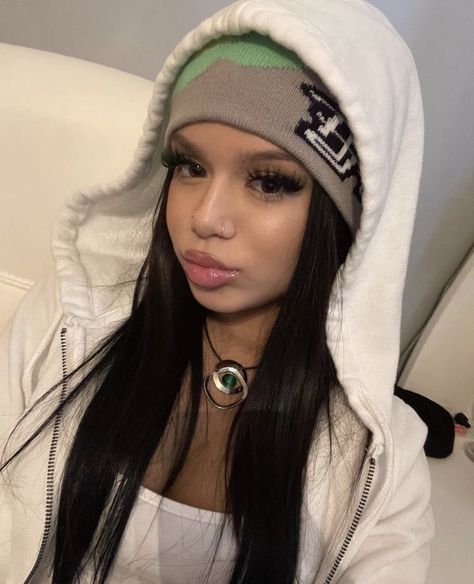 Baddie White Girl, Beanie Outfit Baddie, Emo Makeup Tutorial, Drip Fits, Beanie Outfit, Model Inspo, Types Of Girls, Photo Makeup, Baddie Makeup