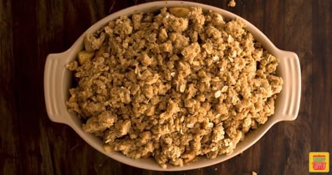 Ina Garten Apple Crisp - Sunday Supper Movement Ina Garten Apple Crisp, Fresh Apple Recipes, Cinnamon Baked Apples, Apple Crisp No Oats, Apple Crisp Without Oats, Apple Dessert Recipes Easy, Homemade Apple Crisp, Starbucks Pumpkin Bread, Apple Recipes Healthy