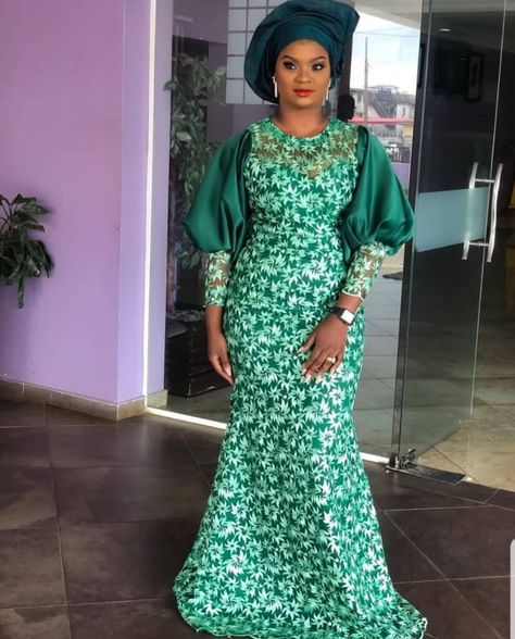 Nigerian wedding guest styles for ladies. African fashion dress styles for women. Long Sundress, Style Indie, Afrikaanse Mode, African Lace Dresses, Middle Age Fashion, Lace Styles, Folk Dresses, Dress 2024, Maxi Robes