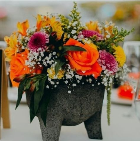 Mexican Wedding Centerpieces Mexico, Mexican Theme Quinceanera Centerpieces, Mexican Party Centerpiece, Mexican Theme Centerpieces Ideas, Fall Mexican Wedding, Mexican Centerpiece Ideas, Mexican American Wedding, Modern Mexican Wedding, Mexican Centerpiece