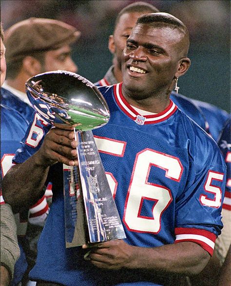 LT- Wasn't the greatest person off the field, but he sure was a good player. Ny Giants Football, Taylor Wallpaper, Lawrence Taylor, Nfl Football Pictures, New York Football, New York Giants Football, Nfl Football Players, Sports Pics, Giants Football