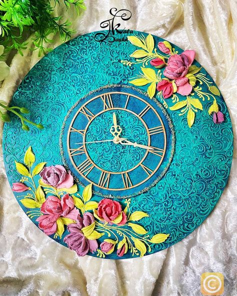 Diy Decorations For Your Room, Lippin Art, Mud Painting, Texture Sculpture, Wall Clock Painting, Living Room Theme, Lipan Art, Floral Clock, Sculpture Art Projects