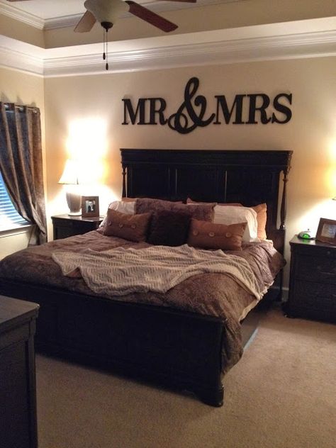 Simply The Simmons: Blog Mr. and Mrs. sign above bed in master bedroom. Bedroom Decor Ideas Hogar, Above Bed, Easy Home Decor, Bed Room, Design Case, My New Room, Bedroom Makeover, Design Interior, Home Bedroom