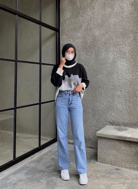 Hijab Outfit Jeans, Simple Hijab Outfit, Tunik Modern, Ootd Jeans, Ootd Hijab Style, Outfit Hijab Casual, Ootd Hijab Casual, Hijab Simple, Outfit Korean Style