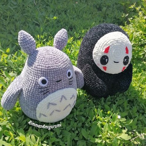 Totoro Amigurumi, Crochet Totoro, Easy Crochet Animals, Confection Au Crochet, Mode Crochet, Crochet Design Pattern, Kawaii Crochet, Crochet Simple, Crochet Fashion Patterns