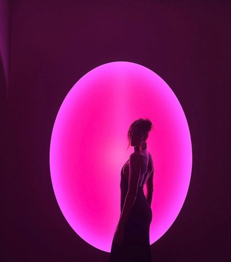 Neon Photography, James Turrell, Hailey Baldwin, Instagrammer, Hailey Bieber, Pink Light, Up Girl, Pink Aesthetic, Kendall Jenner