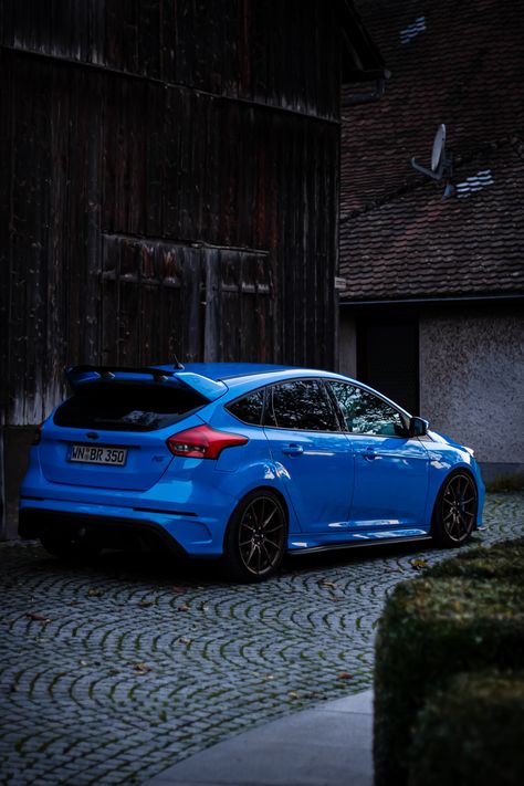 #ford #focus #focusrs #fordfocusrs #fordfocus #barn #barnfind Focus Rs Mk3, Ford Focus 2008, Ford Focus Rs, Focus Rs, Barn Finds, Ford Focus, Blue Wallpapers, Sport Cars, Pay Attention