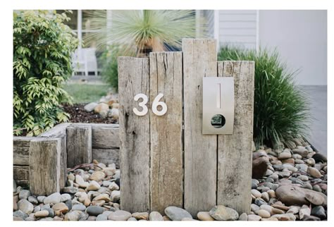 Cottage Mailbox Ideas, Landscape Acreage, Farmhouse Mailbox Ideas Diy, Rustic Letterbox, Beach Mailbox, Farmhouse Mailboxes, Letterbox Ideas, Letter Box Design, Fancy Fence