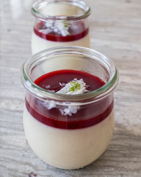 Easy Panna Cotta Recipe, White Chocolate Panna Cotta, Coulis Recipe, Cream Wreath, Berry Coulis, Vanilla Panna Cotta, Sliced Cucumber, White Chocolate Shavings, Panna Cotta Recipe