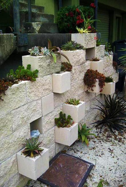 25 Concrete Block Ideas to Try and Enjoy Cheap DIY Outdoor Home Decorating Cinder Block Garden Wall, Backyard Bungalow, Garden Igloo, Cinder Block Garden, Cinder Block Walls, Cinder Blocks, نباتات منزلية, Succulent Landscaping, Cement Planters