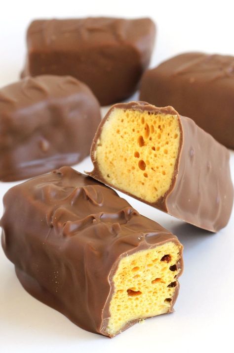 copycat Cadbury Crunchie Bars (sponge candy) Chocolate Covered Honeycomb Recipe, Crunchie Chocolate, Sponge Candy, Honeycomb Recipe, Cadbury Crunchie, Crunchie Bar, Honeycomb Candy, Chocolate Bar Recipe, Easy Candy Recipes