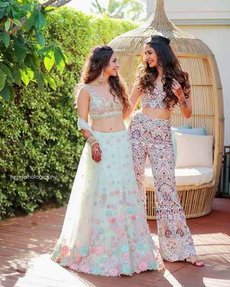 Bridal Sister Dress Indian, After Party Outfit Ideas, Sister Of The Bride Outfit, After Party Outfit, Sister Of The Bride, Mehendi Outfit, Party Outfit Ideas, Mehendi Outfits, Indian Outfits Lehenga