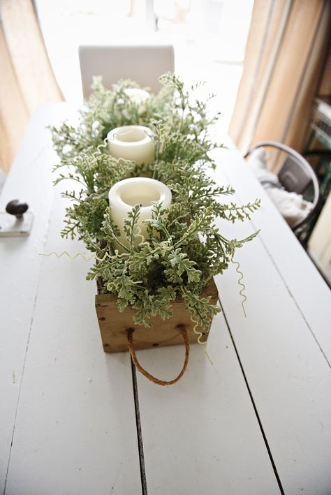 DIY Rustic Wood Box Centerpiece - See how to make this lovely rustic wood box centerpiece with rope handles. Great for a centerpiece & so much more. Versatile & can be filled with so many things. Wooden Box Centerpiece, Wood Box Centerpiece, Box Centerpiece, Rustic Wood Box, Rustic Wooden Box, Dining Room Centerpiece, Dining Room Table Centerpieces, Tafel Decor, Table Scapes