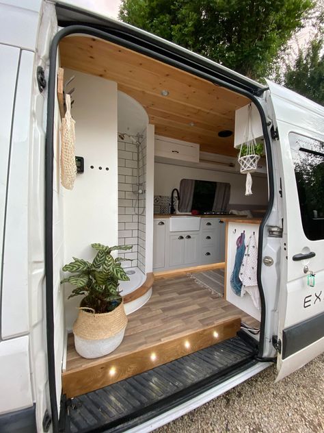 Vw Crafter Camper, Camper Flooring, Caravan Home, Caravan Makeover, Tiny House Camper, Commercial Van, Mobile Living, Caravan Renovation, Vw Crafter