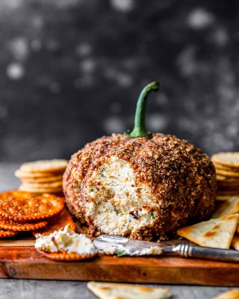 Fall Cheese Ball Ideas, Cheese Ball Shaped Like A Pumpkin, Halloween Cheese Dip, Spooky Cheese Ball, Jalapeño Popper Cheese Ball, Halloween Cheese Ball Recipes, Dessert Cheeseball Recipes, Cheese Ball Halloween, Spider Cheese Ball