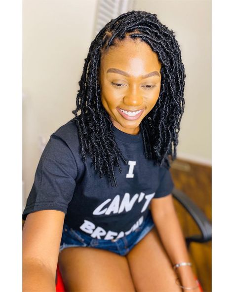 Shoulder length soft locs💋 Love what I do✨ #softlocs #butterflylocs #boholocs #feedinbraids #knotlessbraids #stylistsupportingstylist… Soft Locs Short Length, 16 Inch Soft Locs, Short Soft Locs Shoulder Length, Soft Locs Shoulder Length, Shoulder Length Soft Locs, Soft Locs Short, Soft Locs Hairstyle, Short Soft Locs, Boho Locs