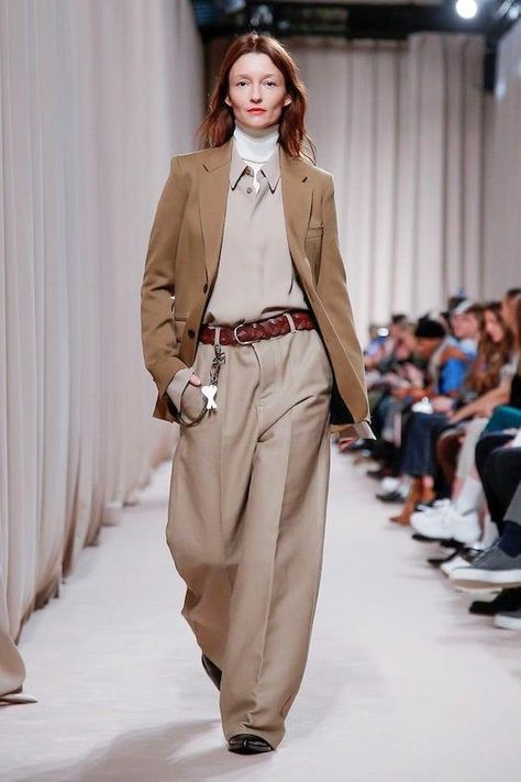 Gentlewoman style: Ami Paris AW19 womenswear - DisneyRollerGirl Alexandre Mattiussi, Jackets Men Fashion, Ami Paris, Menswear Inspired, 가을 패션, Fashion Fits, Looks Style, Jacket Style, Runway Fashion