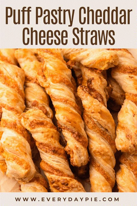 Cheese Straws Puff Pastry, Puff Pastry Sticks With Ham And Cheese, Puff Pastry Straws, Easy Cheese Straws Recipe, Puff Pastry Cheese Sticks, Cheese Twists Puff Pastry, Cheese Straws Easy, Puff Pastry Appetizers Easy, Puff Pastry Cheese Straws