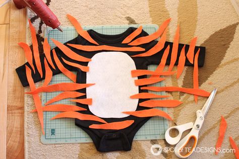 #DIY Tiger #Halloween Costumes for infant and toddler | spotofteadesigns.com No Sew Halloween Costumes, Tiger Costume Diy, Baby Skunk Costume, Diy Halloween Costumes For Girls, Baby Lion Costume, Sew Halloween, Tigger Costume, Tiger Halloween Costume, Tiger Halloween