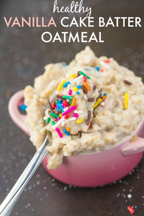 Healthy Vanilla Cake Batter Oatmeal- Enjoy overnight oatmeal style or piping hot- With the taste and texture of REAL cake batter but healthy and NO sugar! {Vegan, gluten free, dairy free recipe}- thebigmansworld.com Healthy Vanilla Cake, Vanilla Oatmeal, Oatmeal Healthy, Clean Desserts, Healthy Inspiration, Overnight Oatmeal, Kitchen Magic, Flax Egg, Filling Breakfast