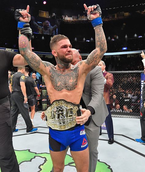 Cody No Love Garbrandt, Tom Hardy Warrior, Cody Garbrandt, Dad Pictures, Ufc Boxing, Legendary Pictures, Self Defense Martial Arts, Nate Diaz, Ultimate Fighter