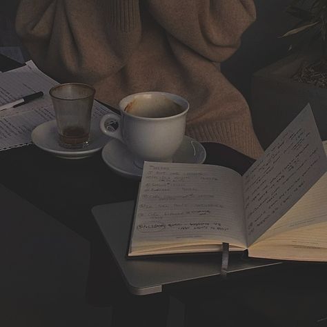 Aesthetic Tips, Dark Academia Aesthetic, Trik Fotografi, Studying Inspo, Academia Aesthetic, Beige Aesthetic, A Cup Of Coffee, Coffee And Books, Study Inspiration