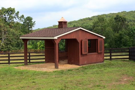 Run In Shelter For Horses, Run In Shed For Horses, Horse Run In Shed, Horse Run In Shelter, Mini Horse Barn, Small Barn Ideas, Simple Horse Barns, Small Barn Plans, Field Shelters