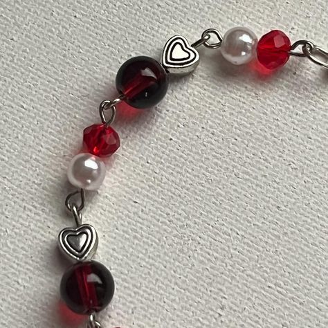 Selling on my instagram: norigazing #handmade #jewelry #bracelet #red #valentine #heart #heartcharm #white #beads #aesthetic #smallbusiness Bracelet Homemade, Beads Aesthetic, Valentines Bracelets, Red Valentine, Cute Bracelets, Cute Profile Pictures, Jewelry Bracelet, Valentine Heart, White Beads