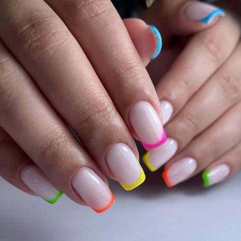 nail shapes & shades for summer Aruba Nails, Best Nail Trends, Short Nails Summer, Looks For Summer, Geometric Nail Art, Cute Short Nails, Summer Nail Ideas, Summer Manicure, Geometric Nail