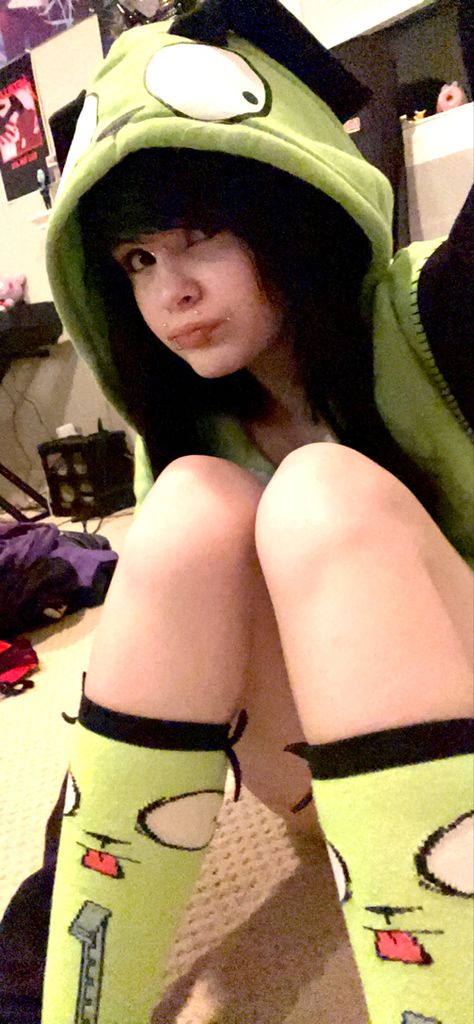 Invader Zim Gir, Zim Gir, Scene Queen, Scene Aesthetic, Scene Goth, Emo Scene Hair, Emo Girl, Scene Queens, Scene Outfits