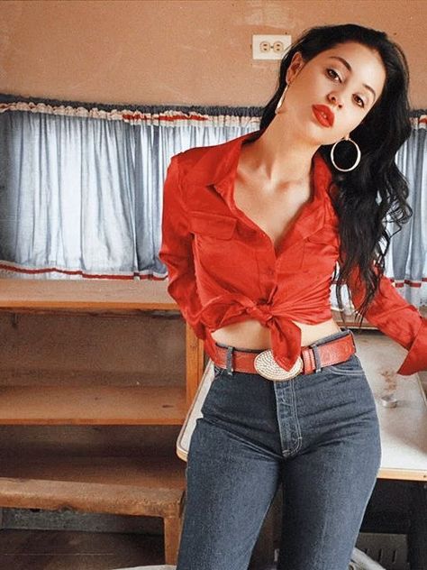 Mexican Fashion Aesthetic, 90s Chola, 90s Chola Fashion, Western Winter Fashion, Winter Fashion For Women, Western Winter, Maddy Perez, Chicana Style, Alexa Demie