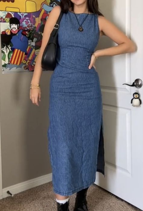 90s Long Dress Outfit, 90s Jean Dress Outfit, 90s Midi Dress Outfit, 90s Denim Dress Outfit, Denim Dress Outfit Aesthetic, Long Denim Dress Outfit Ideas, Long Jean Dress Outfit, Denim Dress Aesthetic, Long Denim Dress Outfit