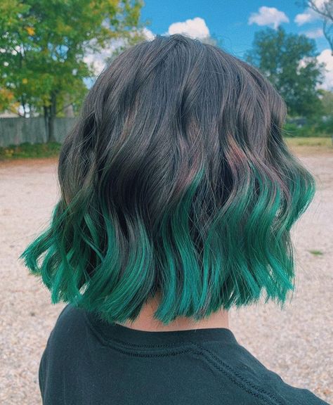 Black To Green Ombre Hair Short, Dye Hair For Dark Brown Hair, Grunge Hair Color Ideas Short, Hair Dye Inspiration Short Hair, Shoulder Length Green Hair, Brown Hair With Green Tips, Green Tips Hair, Hair Dye On Brown Hair, Dye On Brown Hair