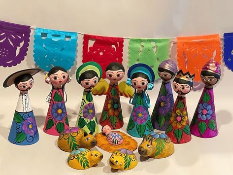 Breaking Traditions: Mexican Christmas Decorations That Will Leave You Astonish Paper Mache Nativity, Mexican Paper Mache, Mexican Christmas Traditions, Christmas In Mexico, Mexican Christmas Decorations, Mexican Wall Art, Corvallis Oregon, Mexican Traditions, Barn Animals