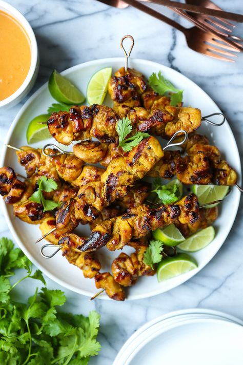 Chicken Satay with Peanut Sauce - Perfectly grilled chicken satay skewers in the most flavorful marinade. Served with THE BEST creamy peanut sauce ever!!! Satay Chicken Recipe, Chicken Satay With Peanut Sauce, Poulet Tikka Masala, Chicken Satay Skewers, Satay Recipe, Satay Chicken, Lemongrass Chicken, Chicken Satay, Lime Sauce