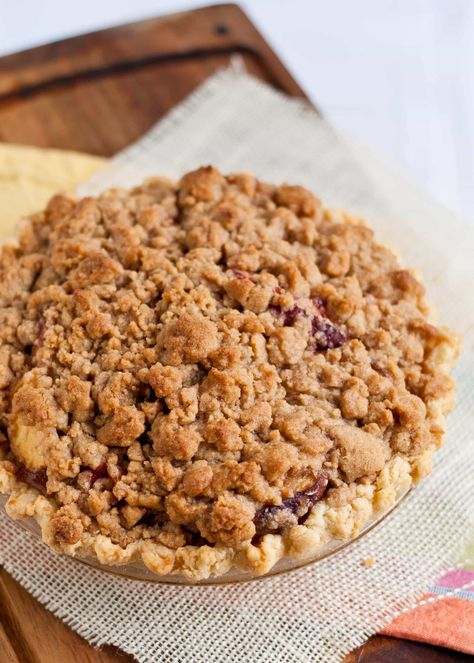 Peach Crumb Pie Crumble Topping, One Crust Peach Pie, Peach Pie Crisp, Crumb Topping For Peach Pie, Peach Pie With Crumble Topping, Peach And Cherry Pie, Peach Crisp Pie, Easy Fresh Peach Pie, Peach Crumb Pie Recipes