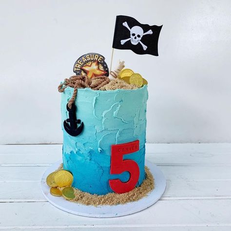 Pirate Cake Buttercream, Simple Pirate Cake, Pirate And Mermaid Cake, Pirate Party Cake, Cake Workshop, Pirate Birthday Cake, Pirate Themed Birthday Party, Pirate Themed Birthday, Ganache Cake