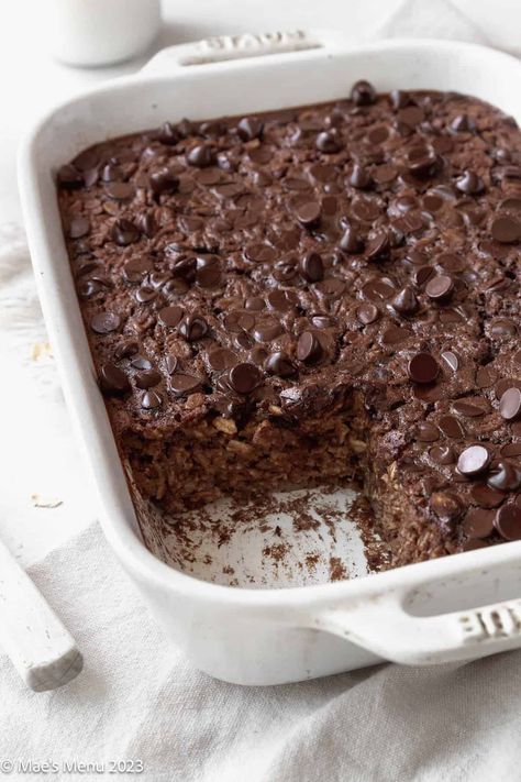 Indulge in the best of both worlds with my decadent Brownie Baked Oatmeal recipe. This wholesome delight combines the rich, fudgy essence of brownies with the nourishing goodness of oatmeal. Each spoonful delivers a heavenly blend of chocolatey goodness and hearty oats, creating a satisfying and balanced breakfast, snack or even dessert. Treat yourself to a guilt-free indulgence and make this Brownie Baked Oatmeal your new favorite go-to recipe. #easysnacks #oatmealrecipes Brownie Baked Oatmeal Recipes, Oatmeal Brownies, Brownie Baked Oats, Brownie Baked Oatmeal, Chocolate Baked Oatmeal, Healthy Baked Oatmeal, Zucchini Cakes Recipe, Baked Oatmeal Healthy, Baked Oatmeal Recipe