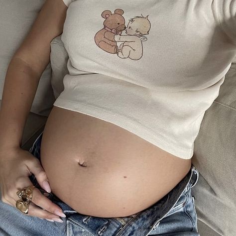 Pregnancy Belly Photos, Cute Pregnancy Pictures, Belly Photos, Boys Of Tommen, Pretty Pregnant, Chloe Walsh, Cute Maternity Outfits, Future Mom, Stylish Maternity