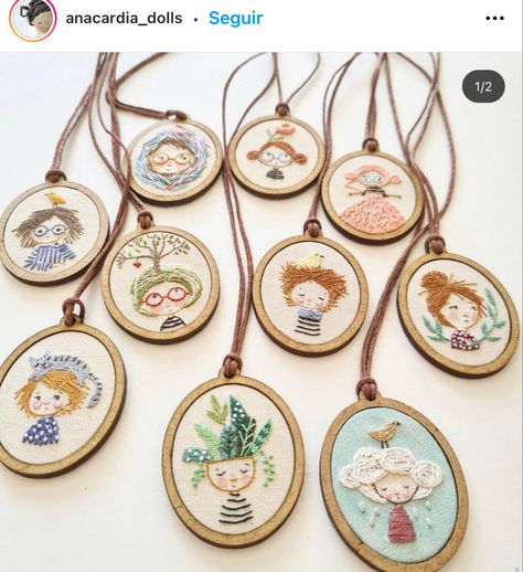 Diy Embroidery Projects, Necklace Clay, Holiday Cross Stitch Patterns, Portrait Embroidery, Mini Embroidery, Hand Embroidery Patterns Free, Miniature Embroidery, Stitch Jewelry, Diy Embroidery Designs