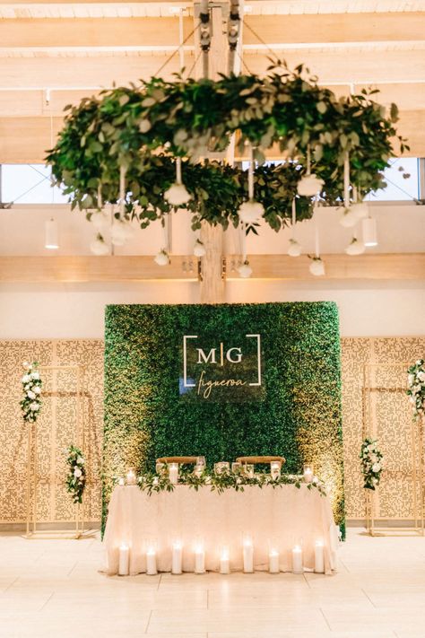 Emerald Green And Gold Wedding Backdrop, Sweetheart Table Wedding Emerald Green, Elegant Wedding Backdrop Receptions, Wedding Greenery Wall, Sweetheart Table Wedding Backdrop, Luxury Wedding Backdrop, Boxwood Wall, Waterfront Wedding Ceremony, Budget Weddings