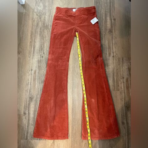 Size 25 Corduroy Flair Free People Pants, New With Tags, Never Worn. Burnt Orange With Stretch Orange Corduroy Pants Outfit, 1970s Winter Fashion, Orange Corduroy Pants, Flair Pants, Orange Jeans, Girl Grunge, Orange Pants, Jeans Free People, Orange Outfit