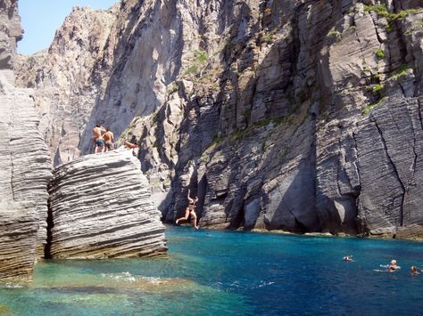 The beautiful Aeolian islands of Sicily! Sicilian Wedding, Aeolian Islands, Cliff Jumping, Wedding Destinations, Italy Landscape, Italy Itinerary, Venice Travel, Italy Photography, Island Paradise