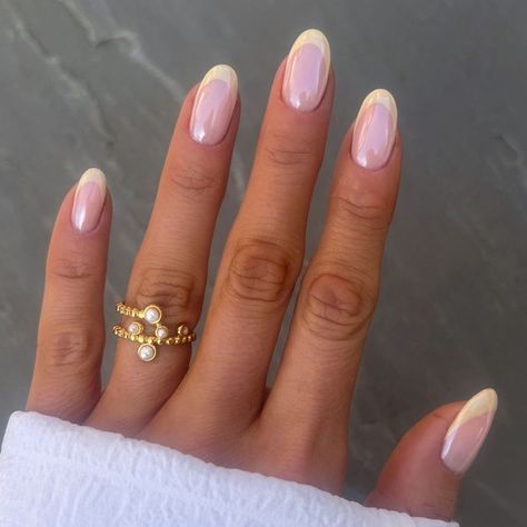 Mountain Peak Nails, Yellow French, Buttery Blonde, Nagellack Trends, Nail Trend, Manicure Inspiration, Summer Manicure, Summery Nails, Popular Nails